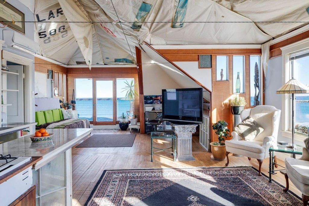 187 Winthrop Shore Dr, Winthrop