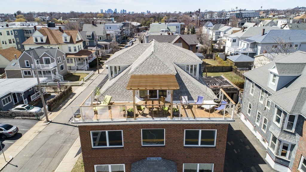 187 Winthrop Shore Dr, Winthrop