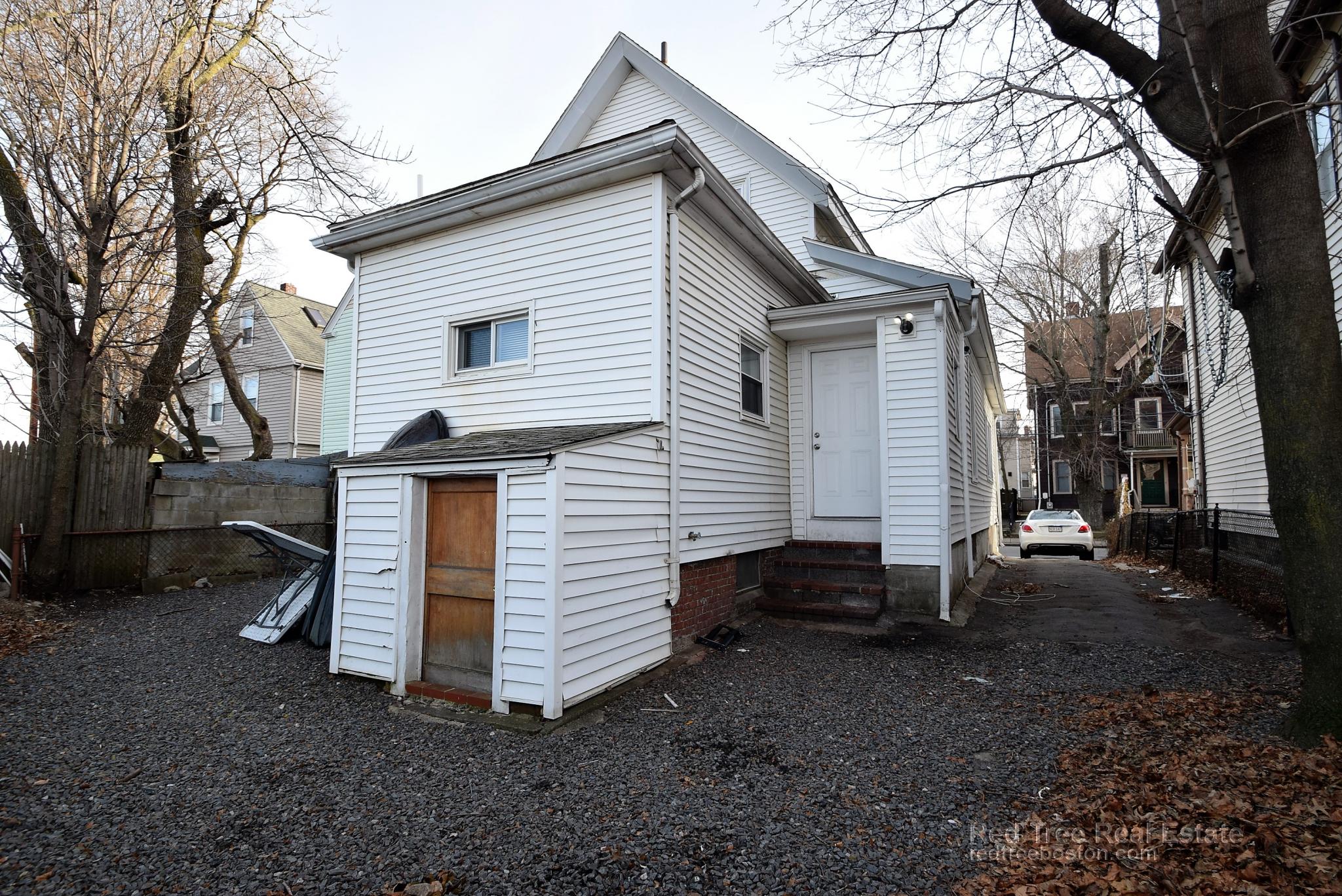 44 Pratt St, Allston