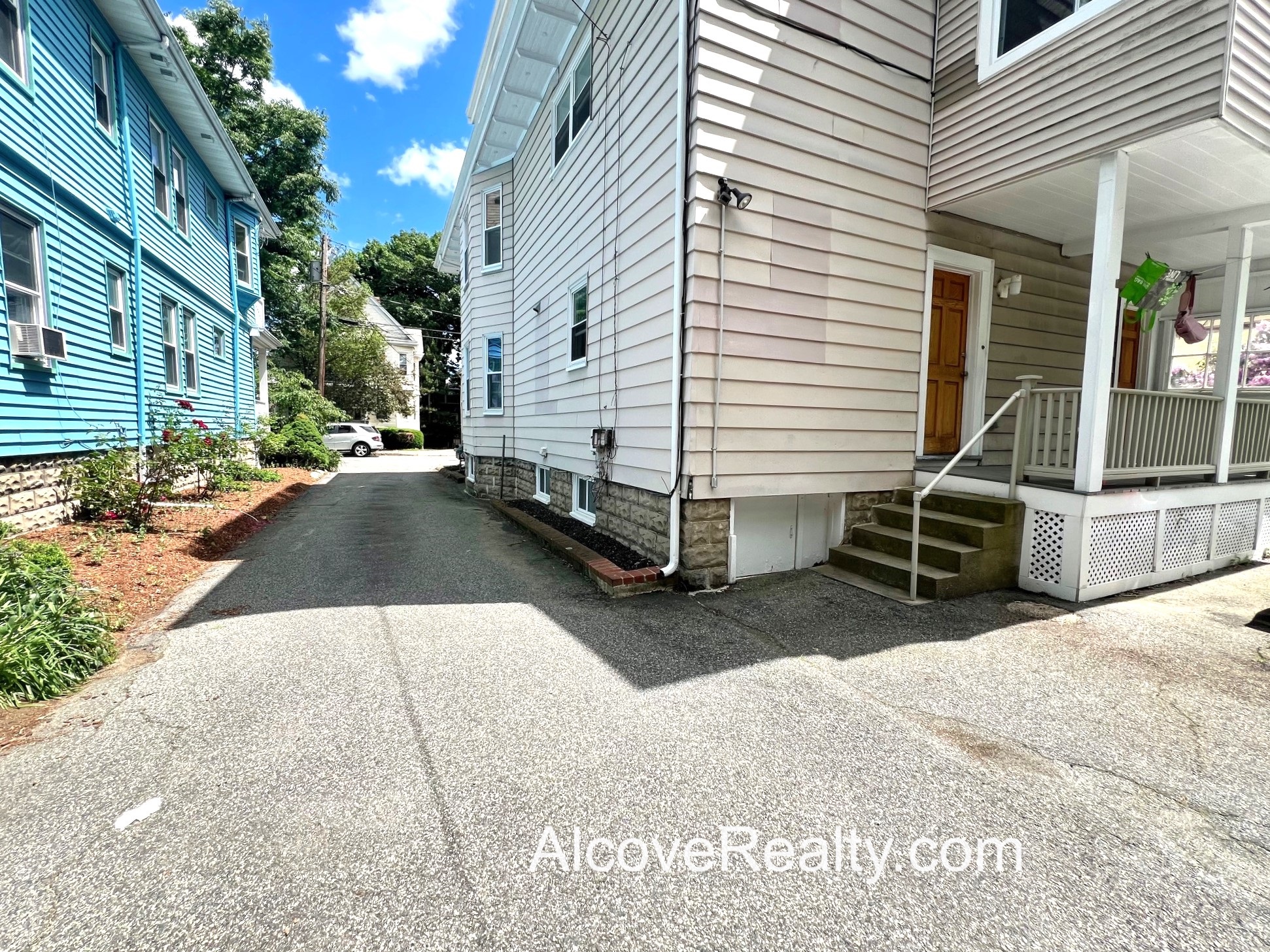 24 Burnham St, Tufts