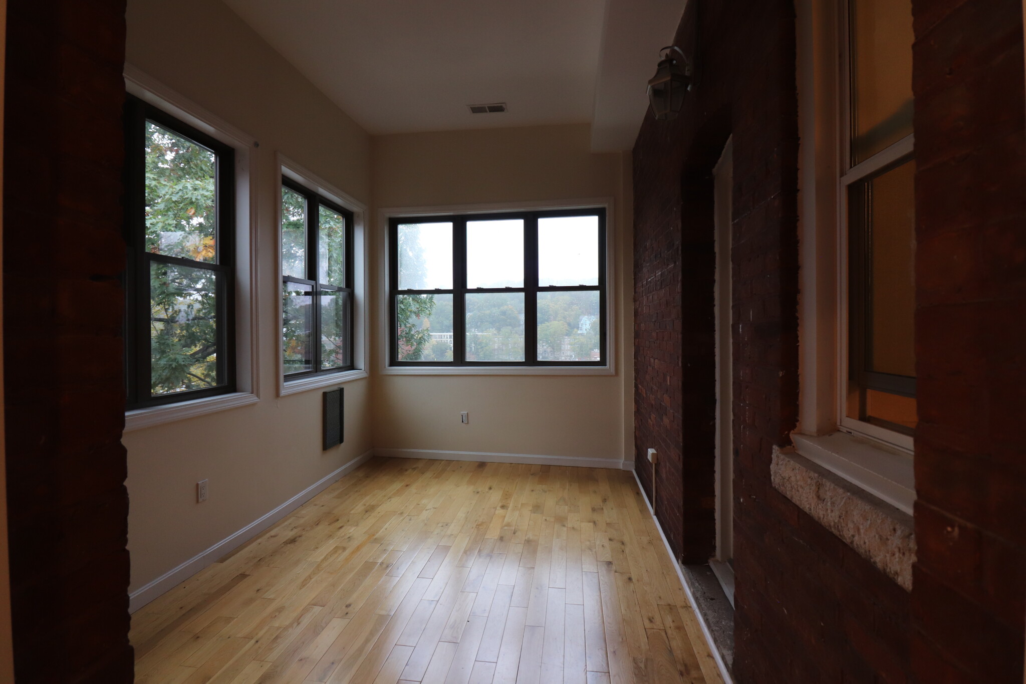 191 Winthrop Rd, Washington Square