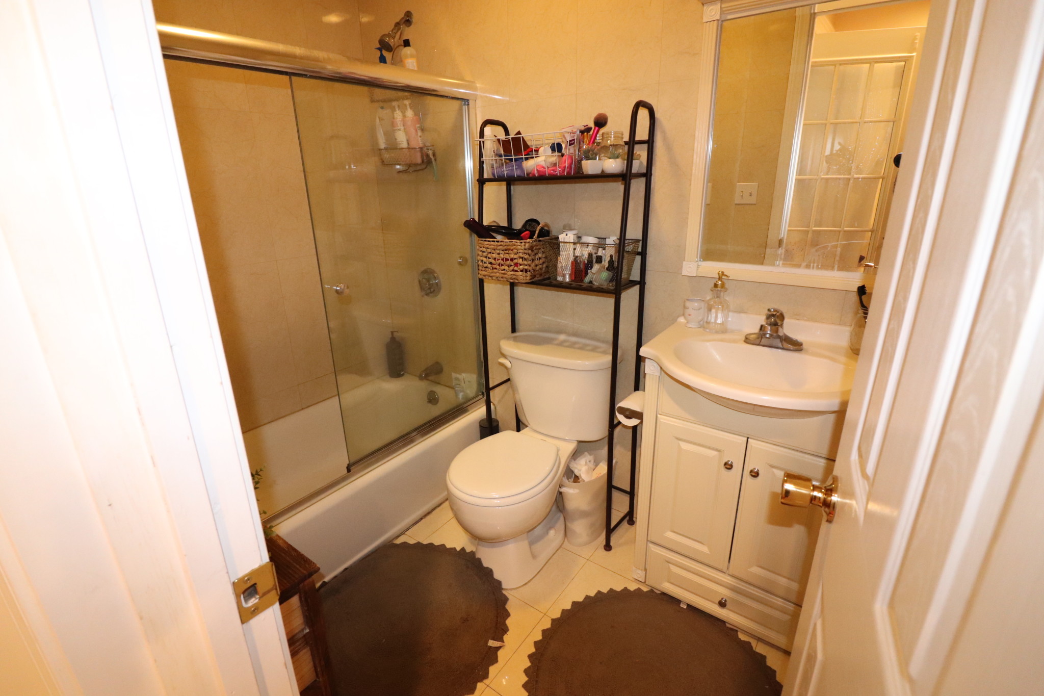 191 Winthrop Rd, Washington Square