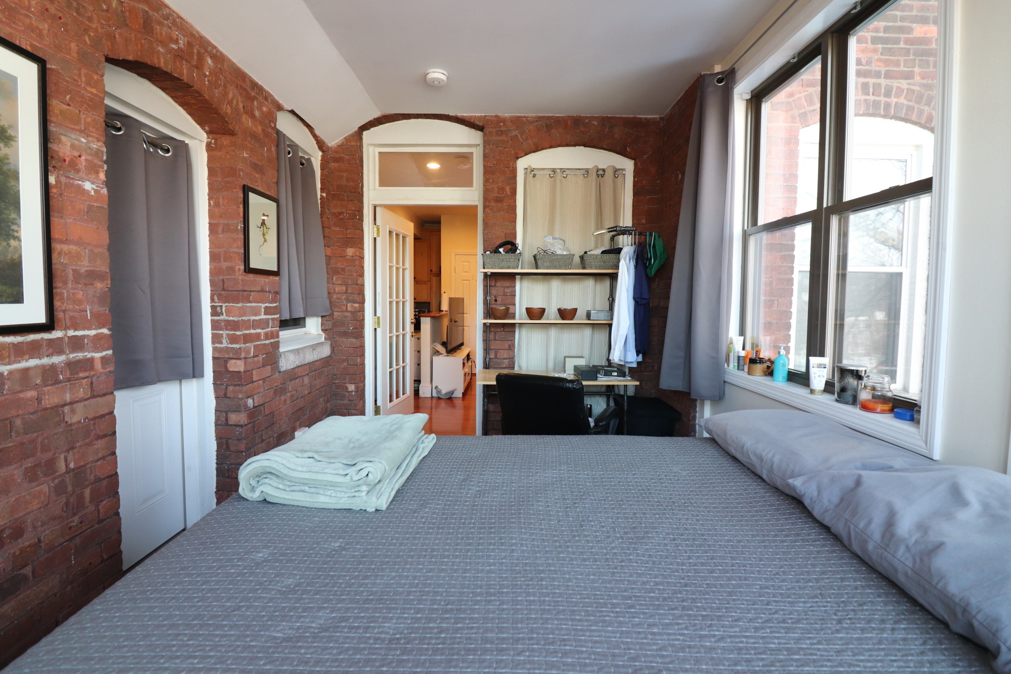 191 Winthrop Rd, Washington Square