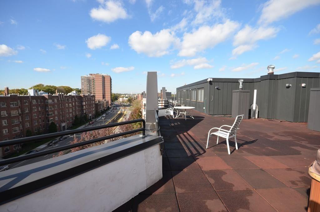 1933 Commonwealth Ave, Brighton