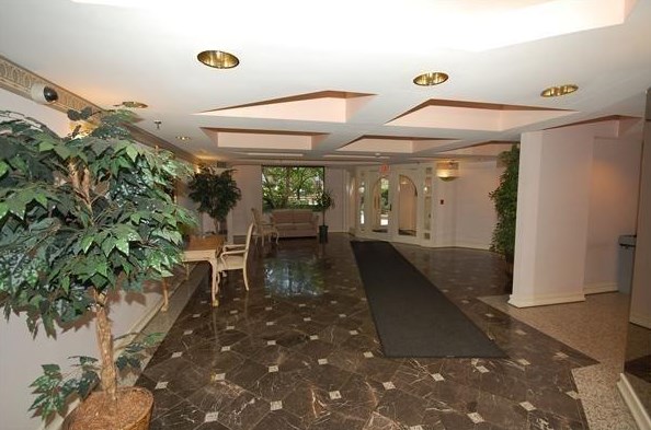 1933 Commonwealth Ave, Brighton