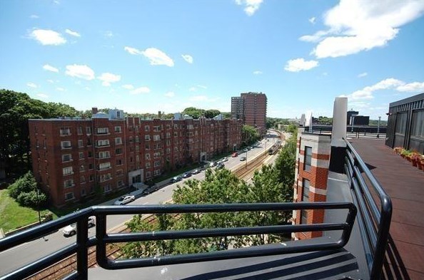 1933 Commonwealth Ave, Brighton