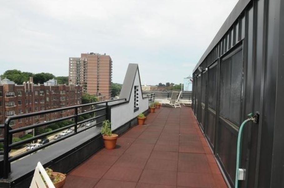 1933 Commonwealth Ave, Brighton