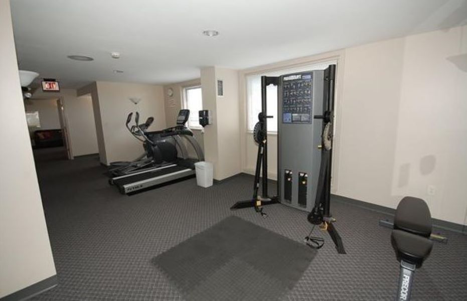 1933 Commonwealth Ave, Brighton