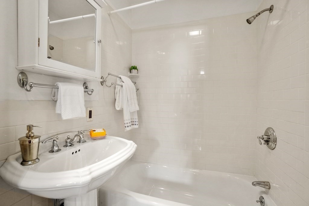 195 Beacon St, Back Bay