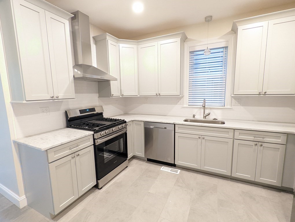 196 Falcon St, East Boston