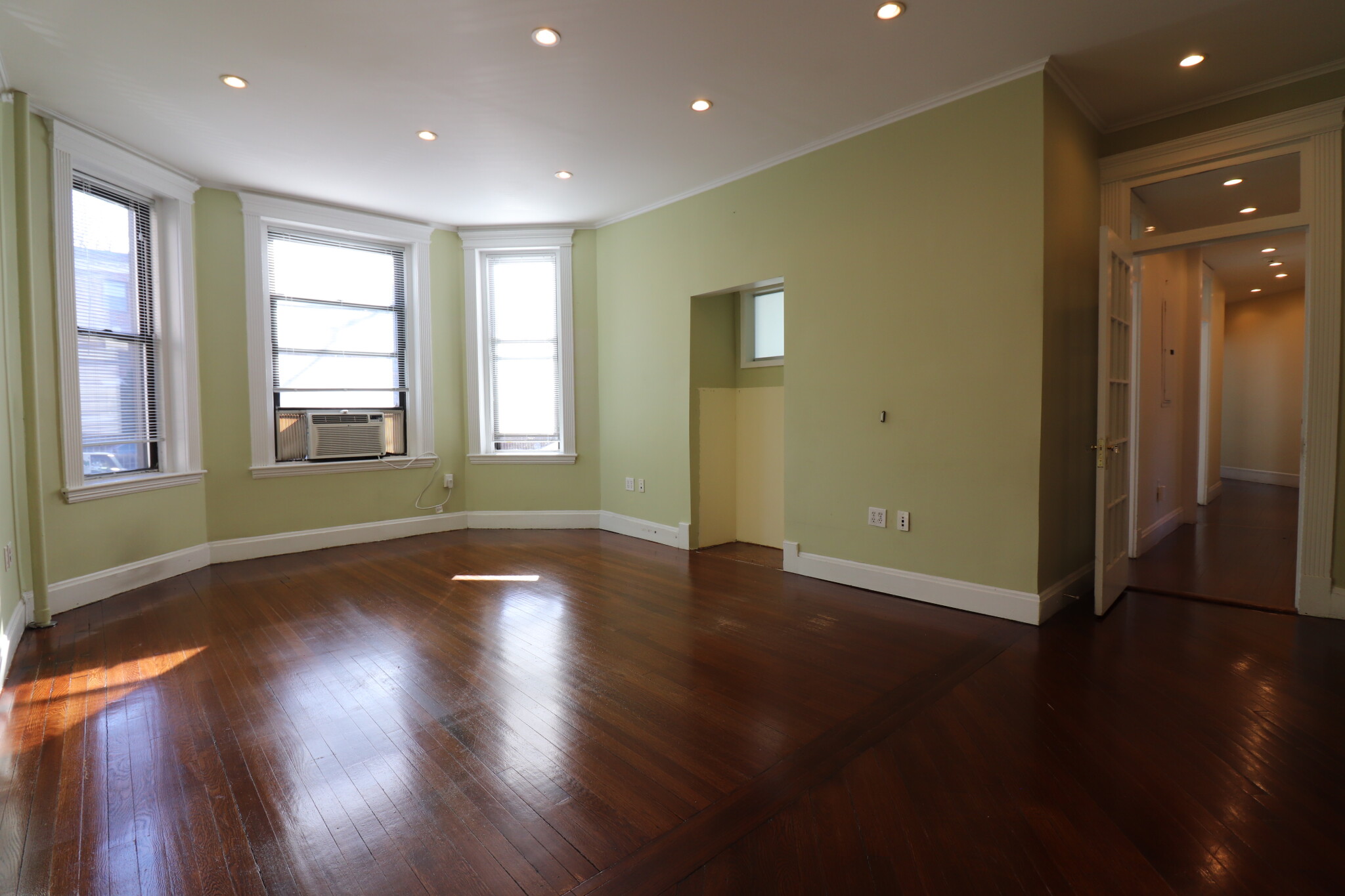 1963 Commonwealth Ave, Brighton