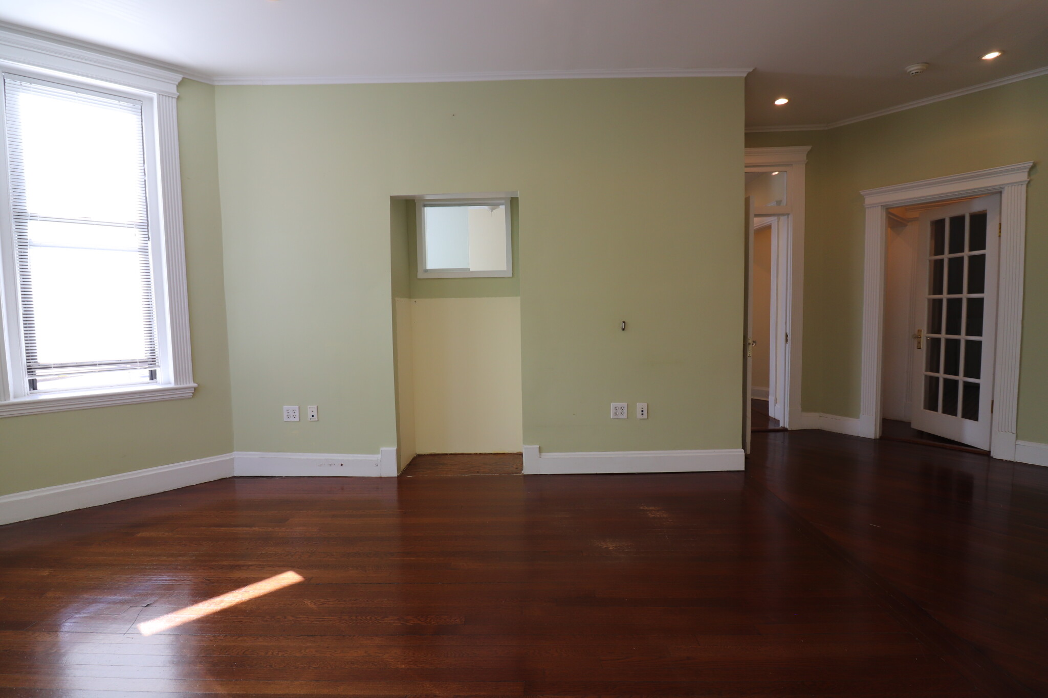 1963 Commonwealth Ave, Brighton