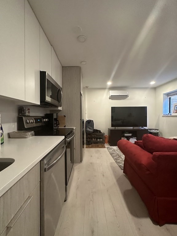 198 Hillside St, Mission Hill