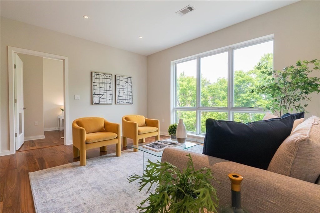 3531 Washington St, Jamaica Plain