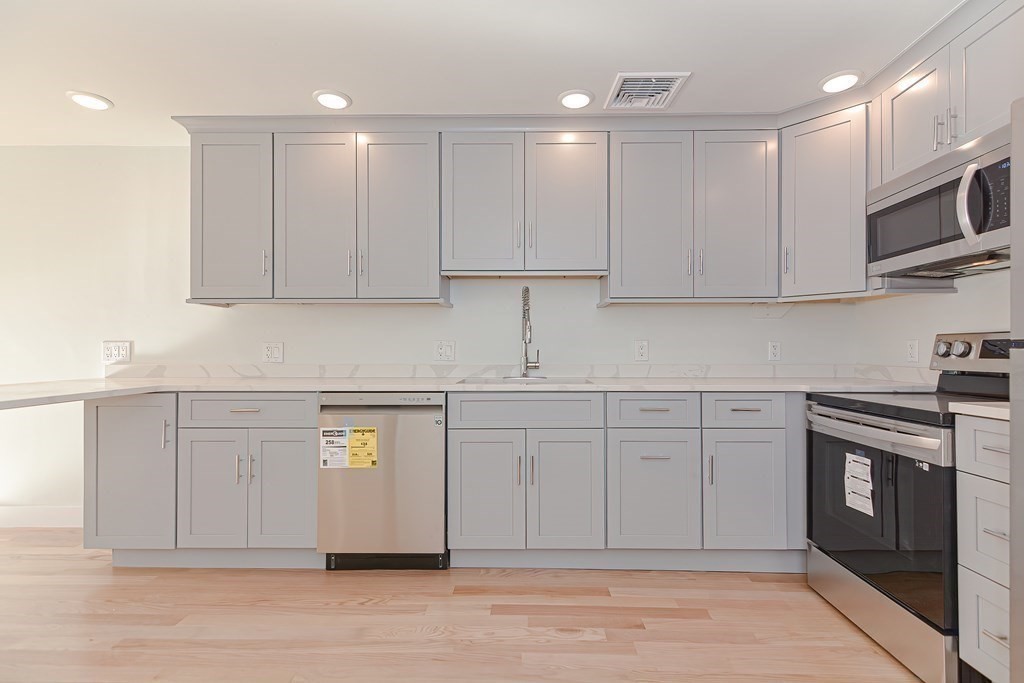 1674 Beacon St, Coolidge Corner