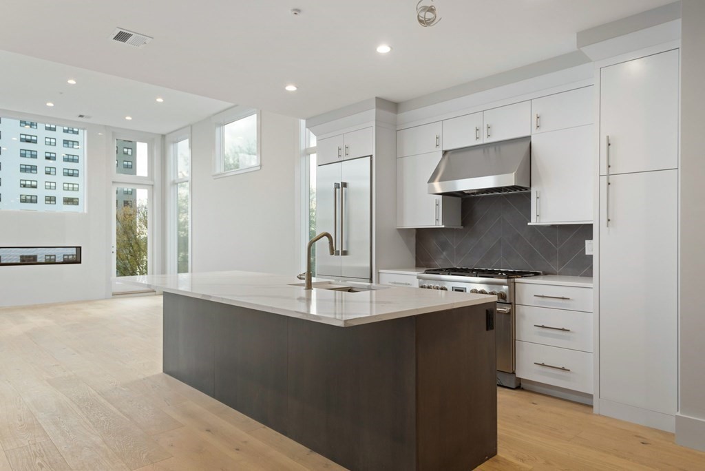 409 7th St, South Boston