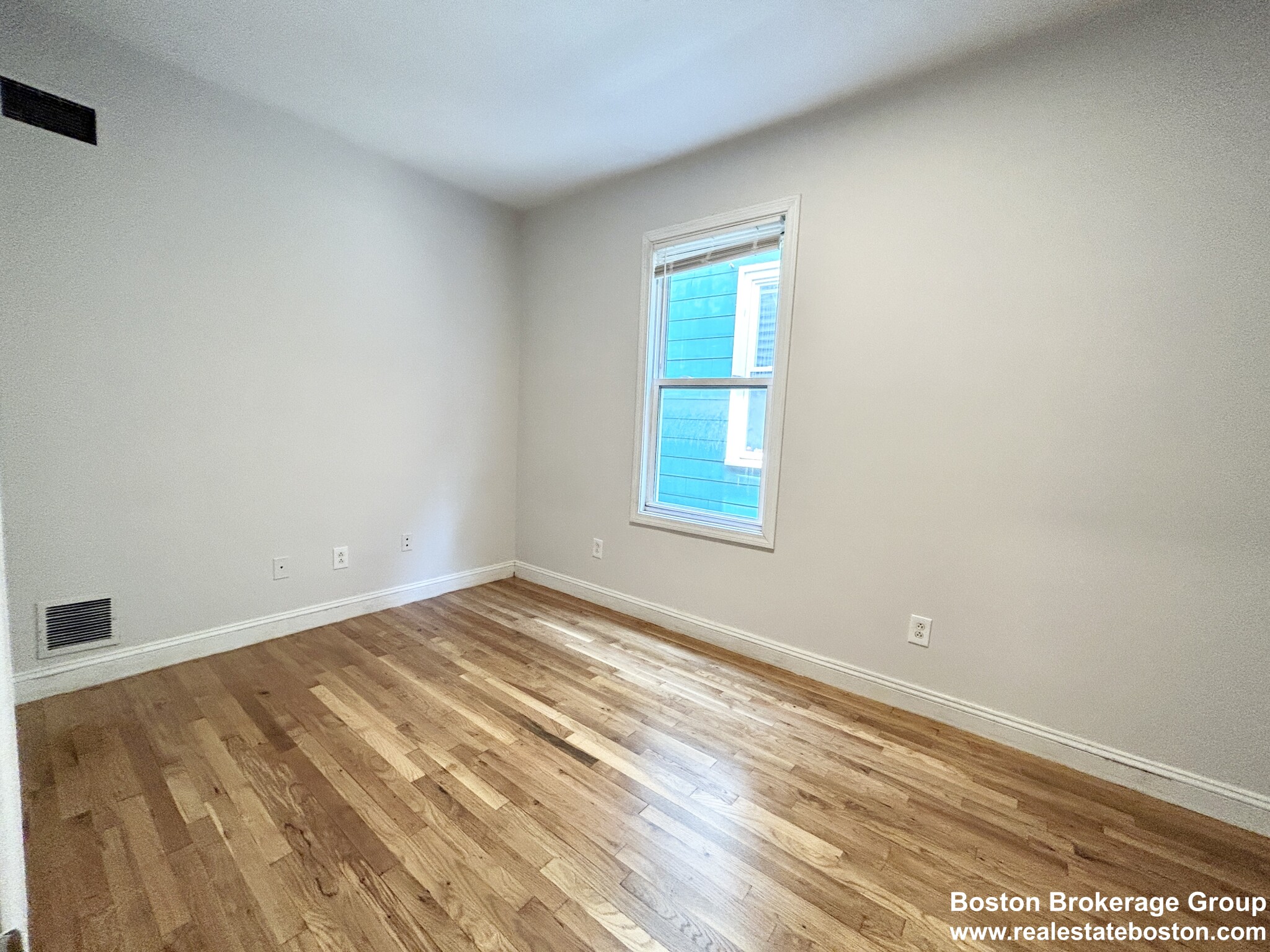 733 Parker St, Mission Hill