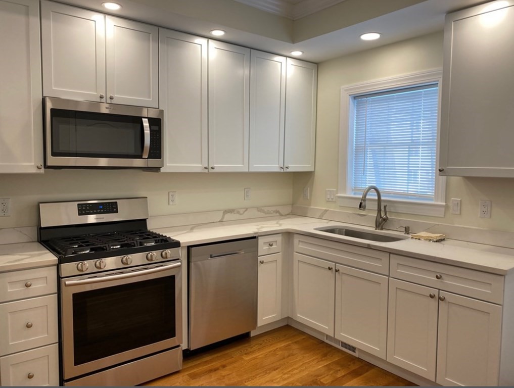 16 Walnut St, Tufts University