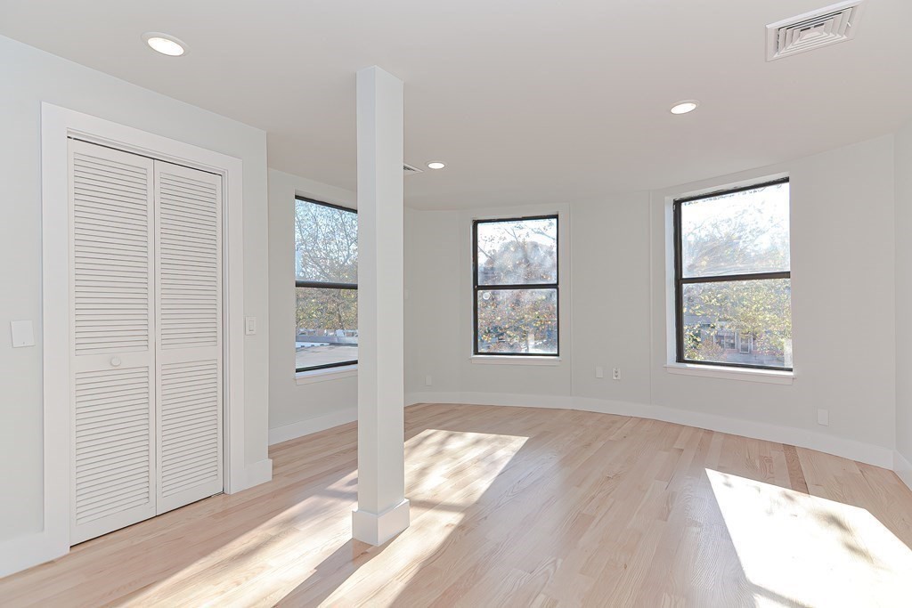 1674 Beacon St, Coolidge Corner