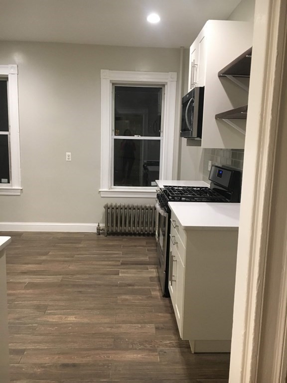 61 Wenham St, Jamaica Plain