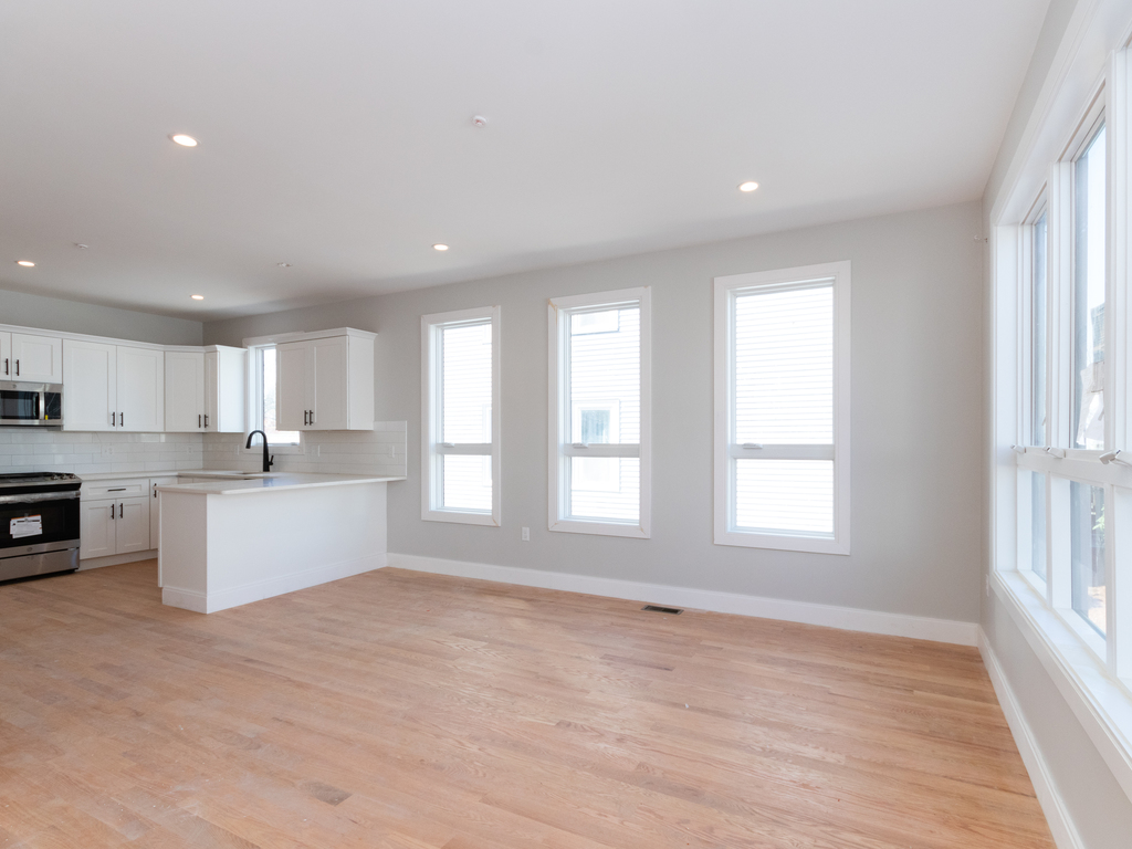 123 Centre, Dorchester