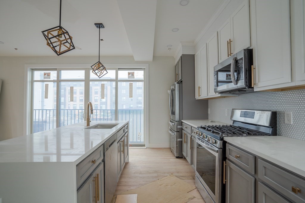 17 West Bellflower, Dorchester