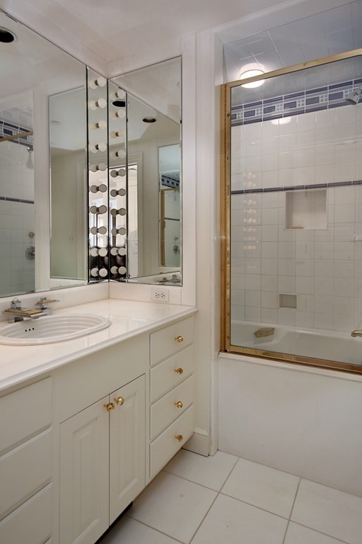 2 Commonwealth Ave, Back Bay