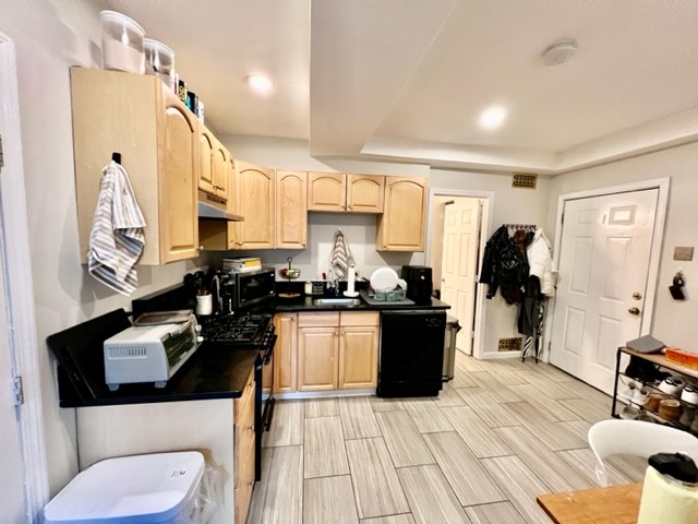 220 Hanover, North End