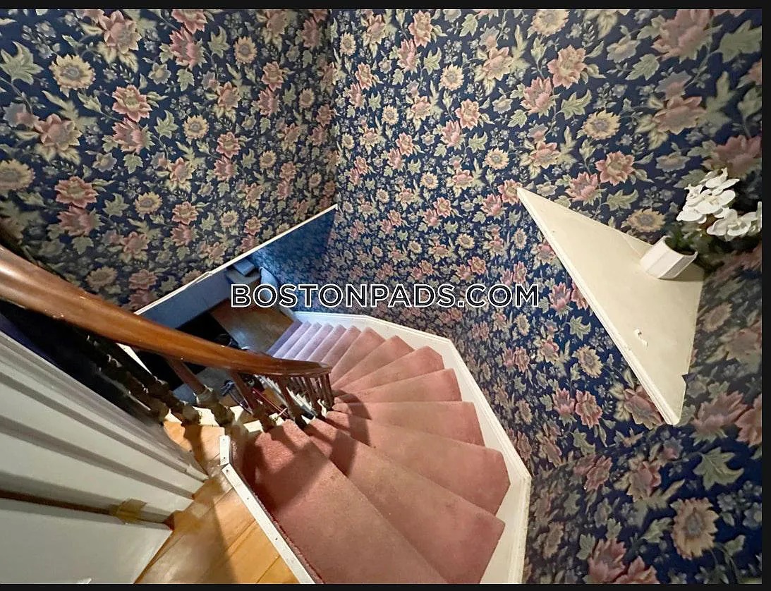 38 Floyd St, Waltham