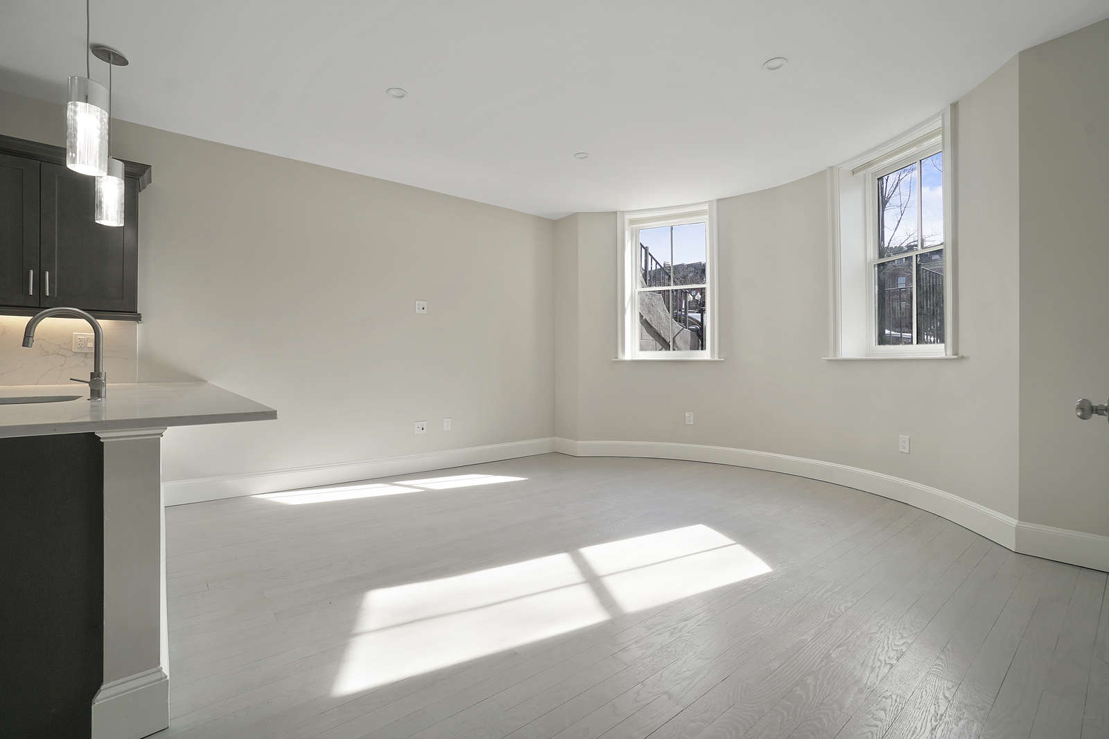 554 Massachusetts Ave, South End