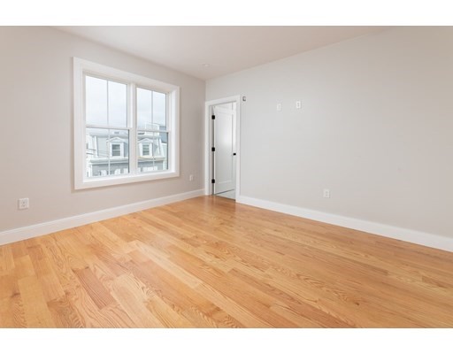 174 7th St, South Boston