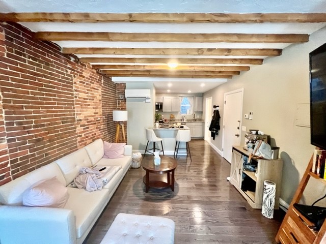 353 Hanover St, North End