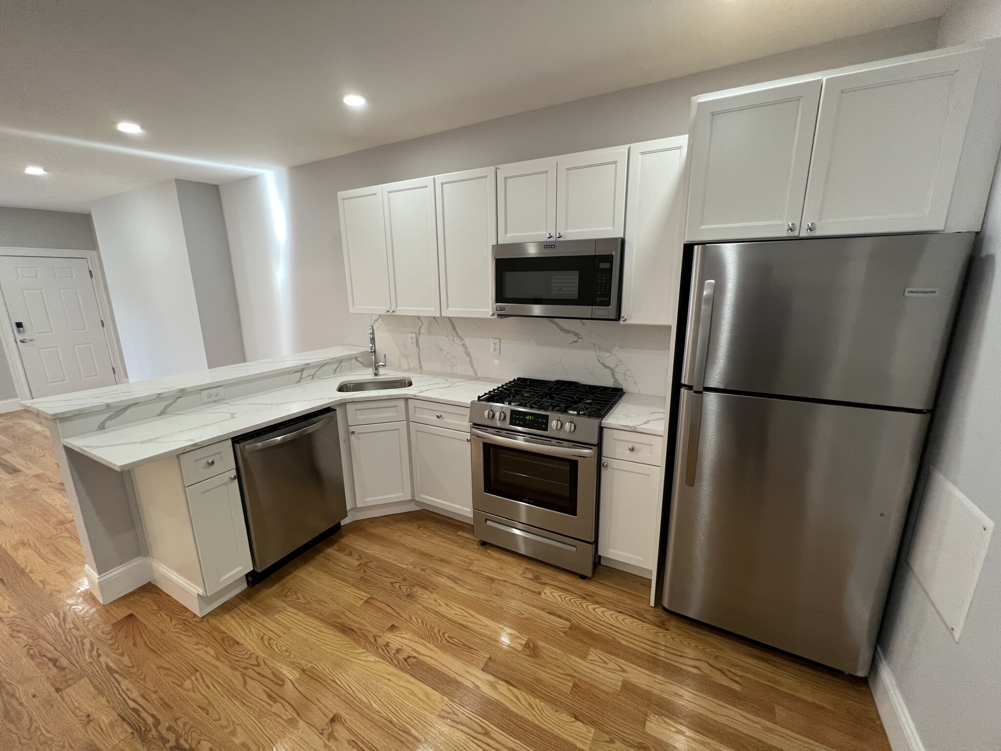 374 Oxford St, Porter Square