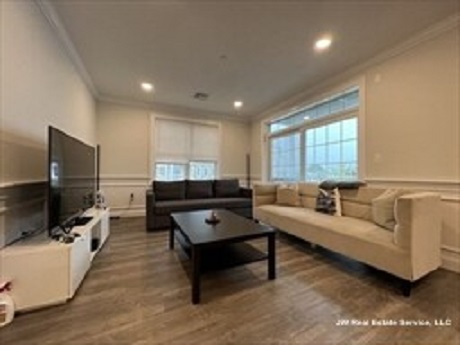 320 Middlesex Ave, Medford