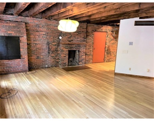 162 Commercial St, Waterfront