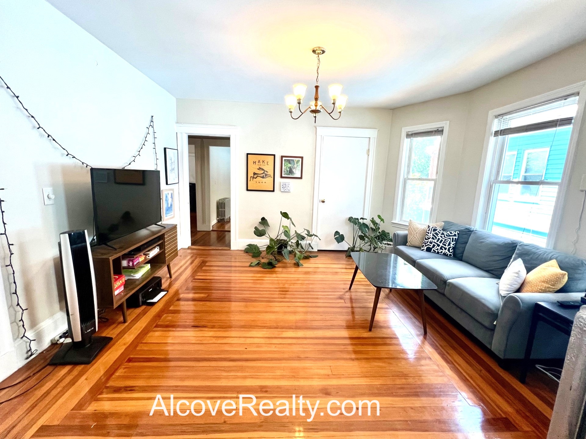 24 Burnham St, Tufts