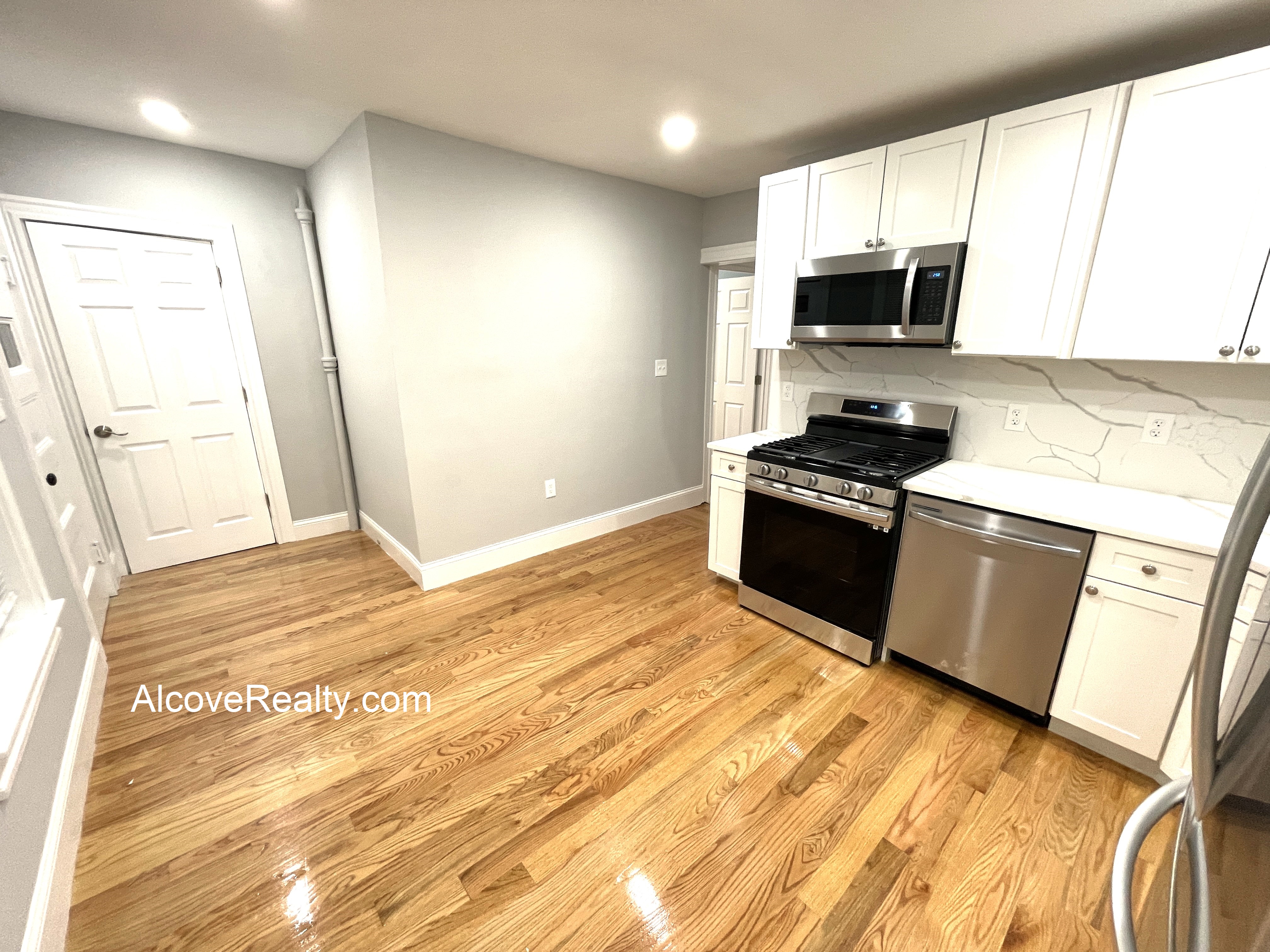 3 Mossland St, Porter Square