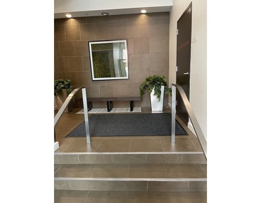 88 Kingston St, Downtown