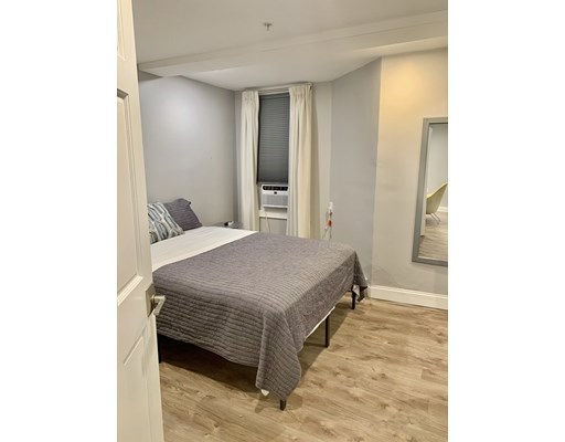 726 Metropolitan Ave, Hyde Park