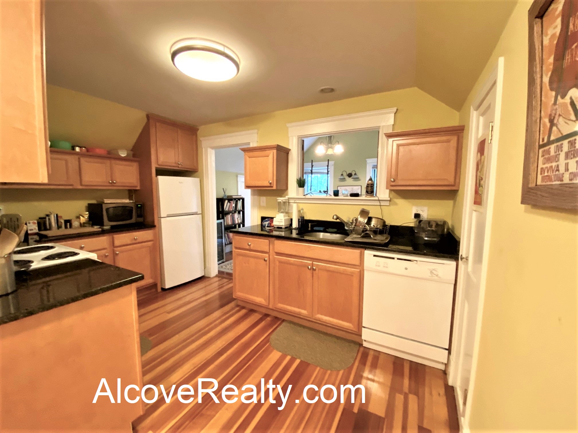 72 Powder House Boulevard, Tufts