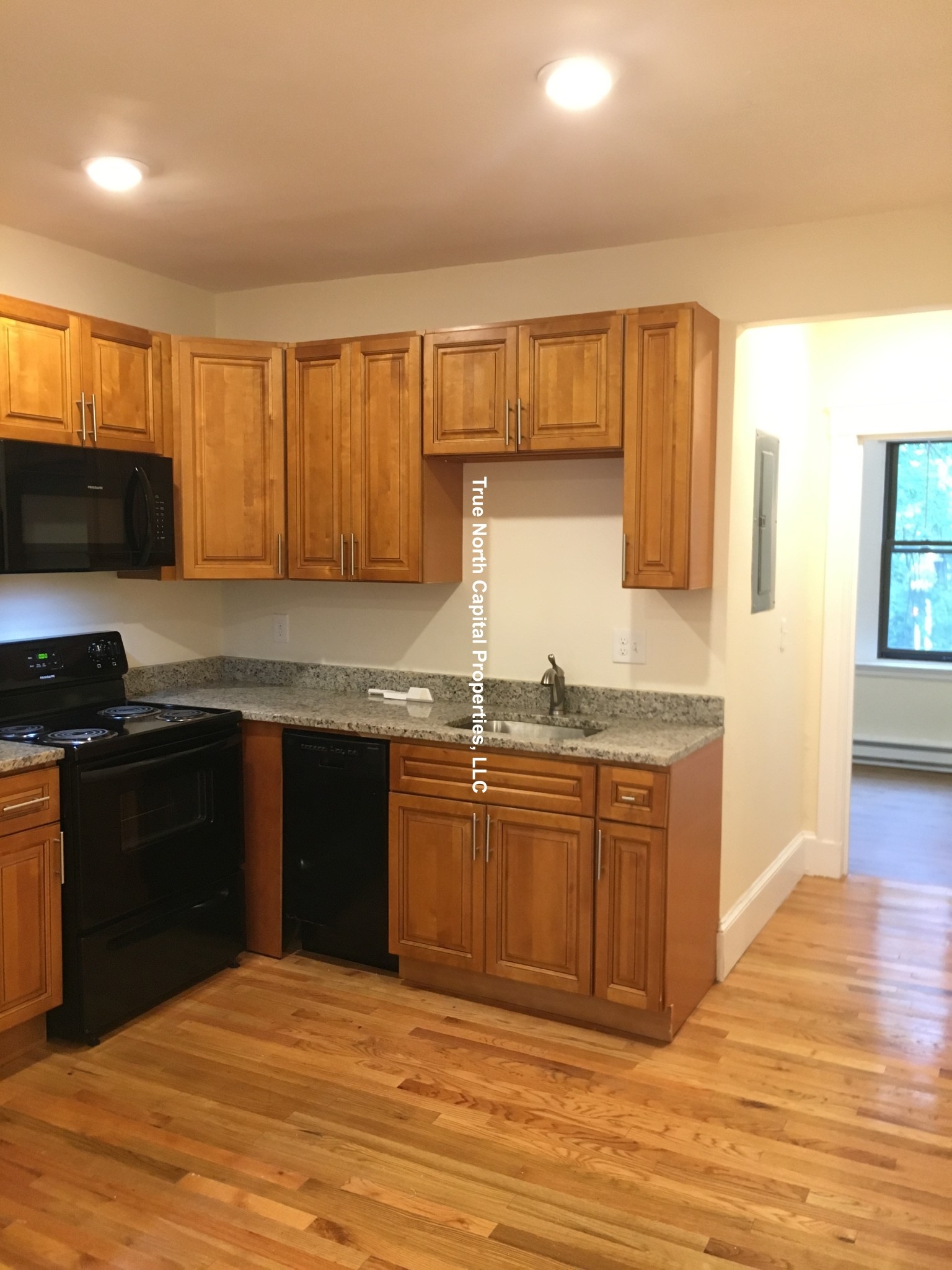 383 Broadway, Ten Hills