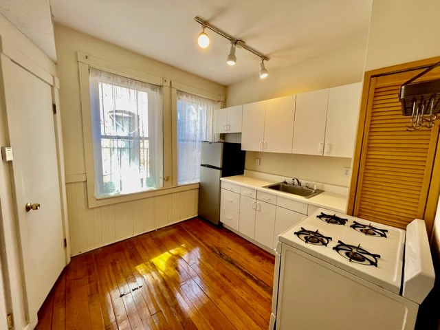 13 Charter St, North End