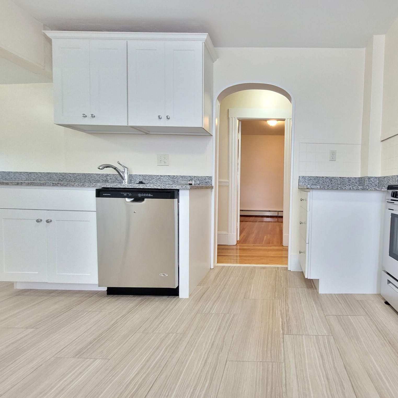 122 Gladstone St, East Boston