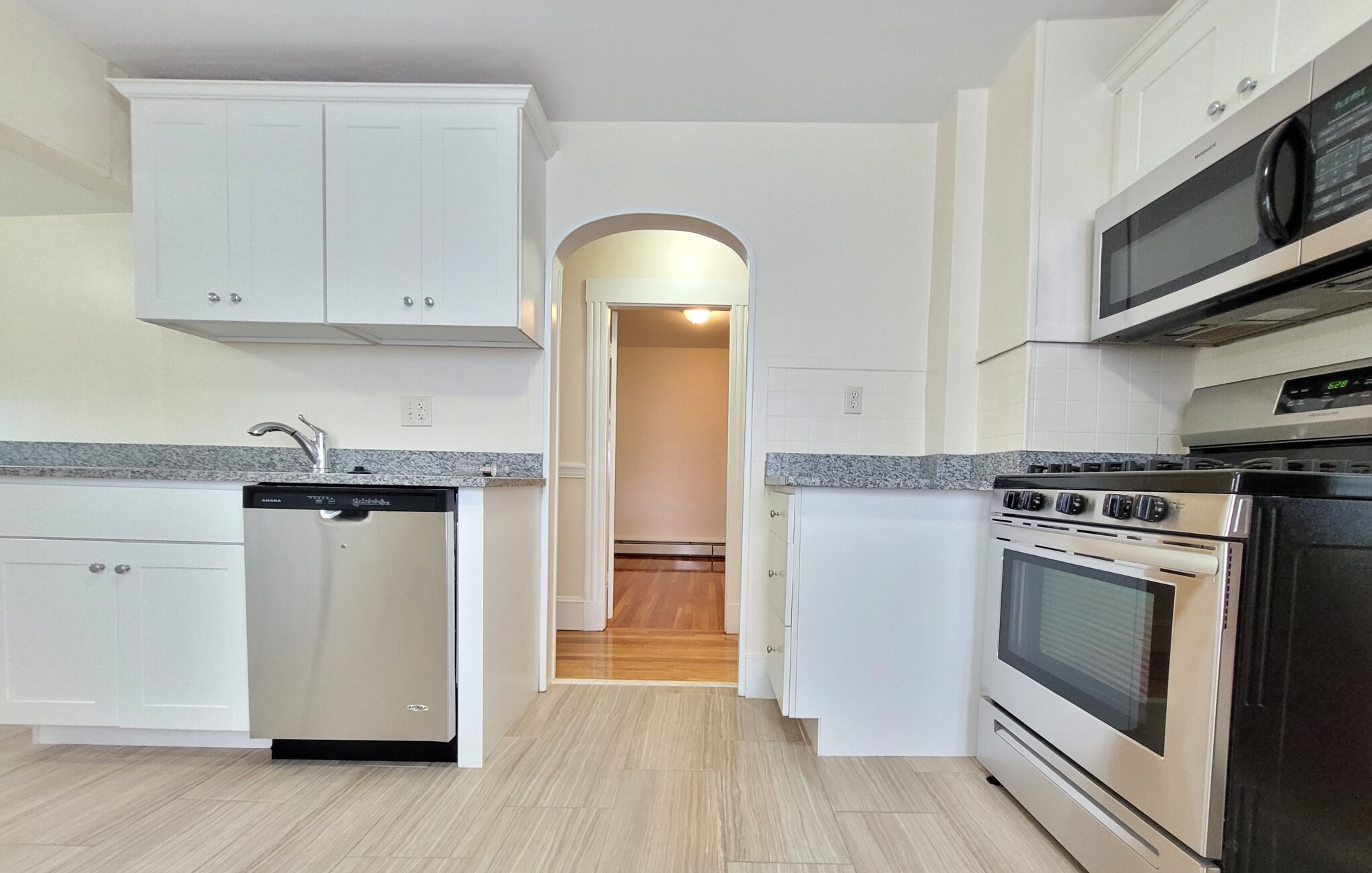 122 Gladstone St, East Boston