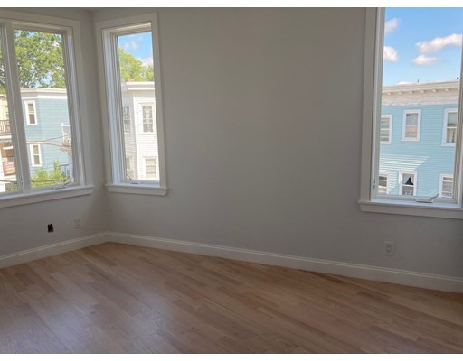 4383 Washington, Roslindale