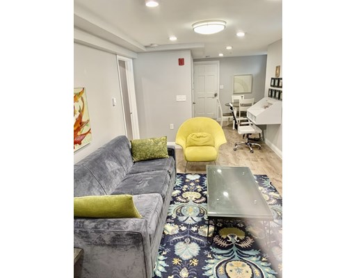 726 Metropolitan Ave, Hyde Park