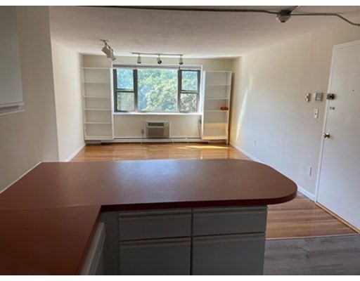 70 Jamaicaway, Mission Hill