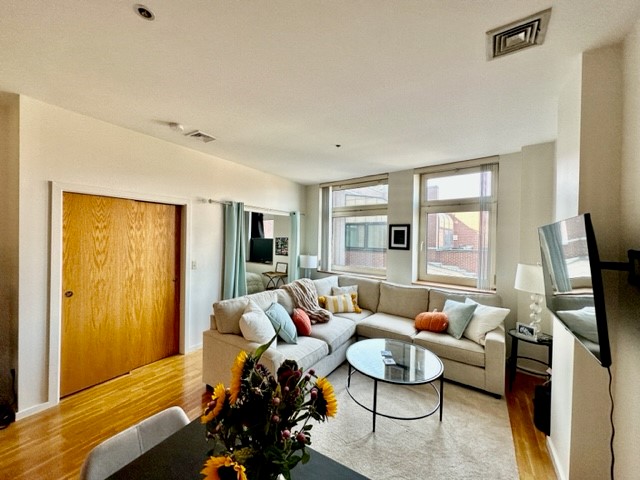 300 Commercial St, North End