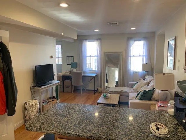 93 Endicott St, North End