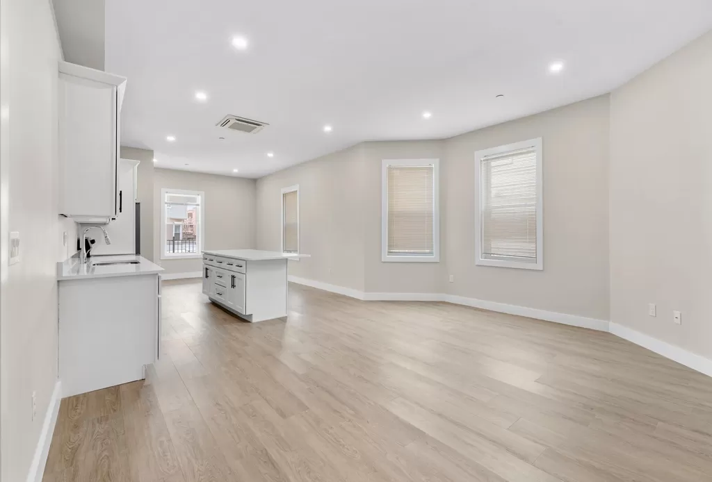 135 Harrishof St, Roxbury